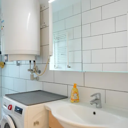 3-zimmer-wohnung Mit Balkon, Parkplatz & Wlan *